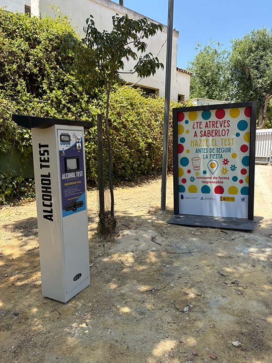 Alcoholímetro vending autónomo con placas solares para exteriores B&G-SOLAR