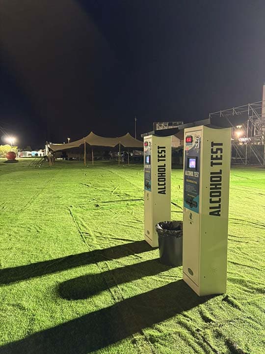 Alcoholímetro vending autónomo con placas solares para exteriores B&G-SOLAR